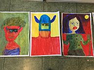Drei von Schüler_innen gemalte Bilder