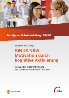 Umschlag der Handreichung SINUS.NRW Motivation durch kognitive Aktivierung. Auf dem Foto über dem Titel sind Schülerinnen und Schüler beim Experimentieren abgebildet.